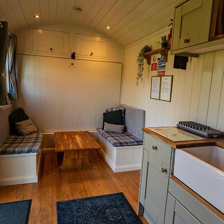 Lavender Retreat With Private Hot Tub Guest House Upper Hulme ภายนอก รูปภาพ