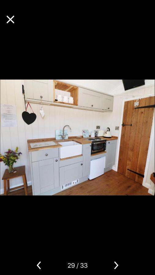 Lavender Retreat With Private Hot Tub Guest House Upper Hulme ภายนอก รูปภาพ