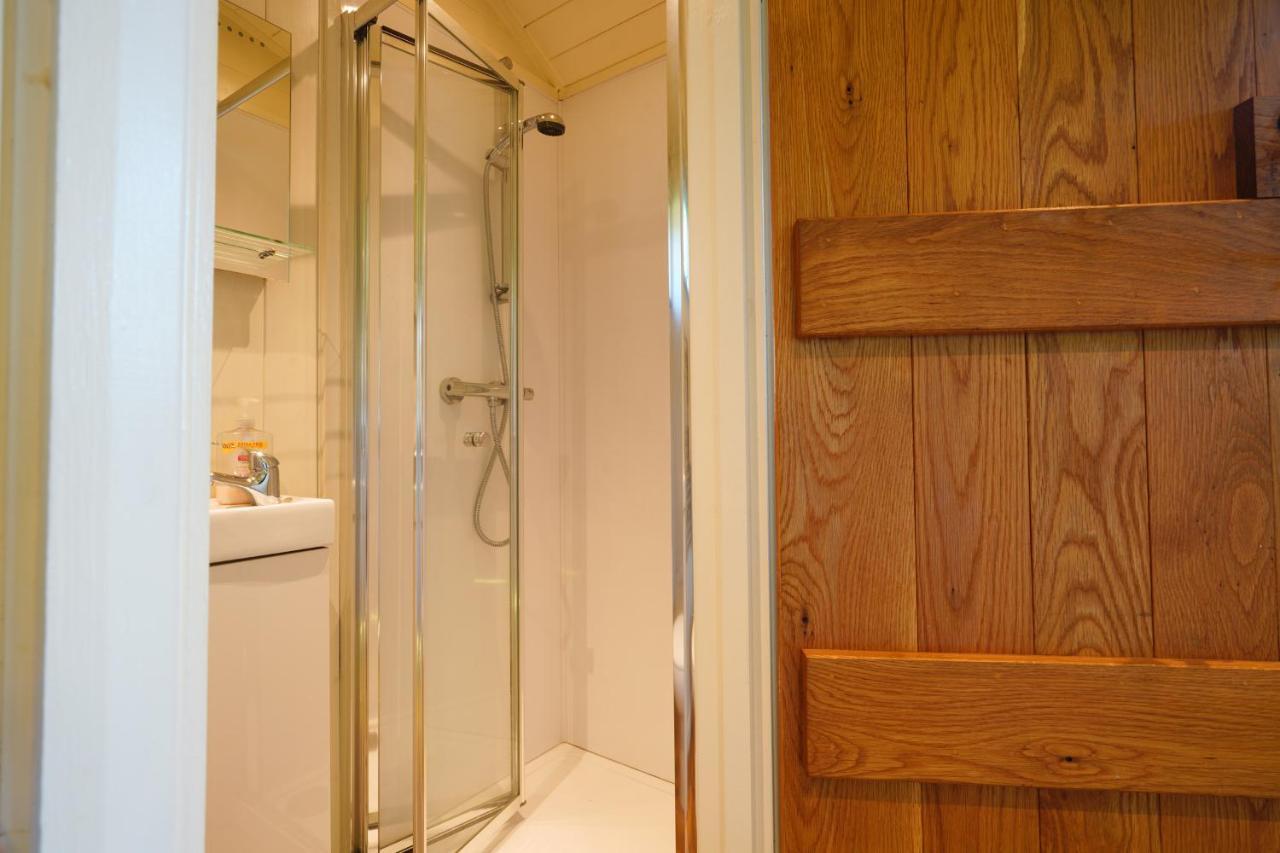 Lavender Retreat With Private Hot Tub Guest House Upper Hulme ภายนอก รูปภาพ