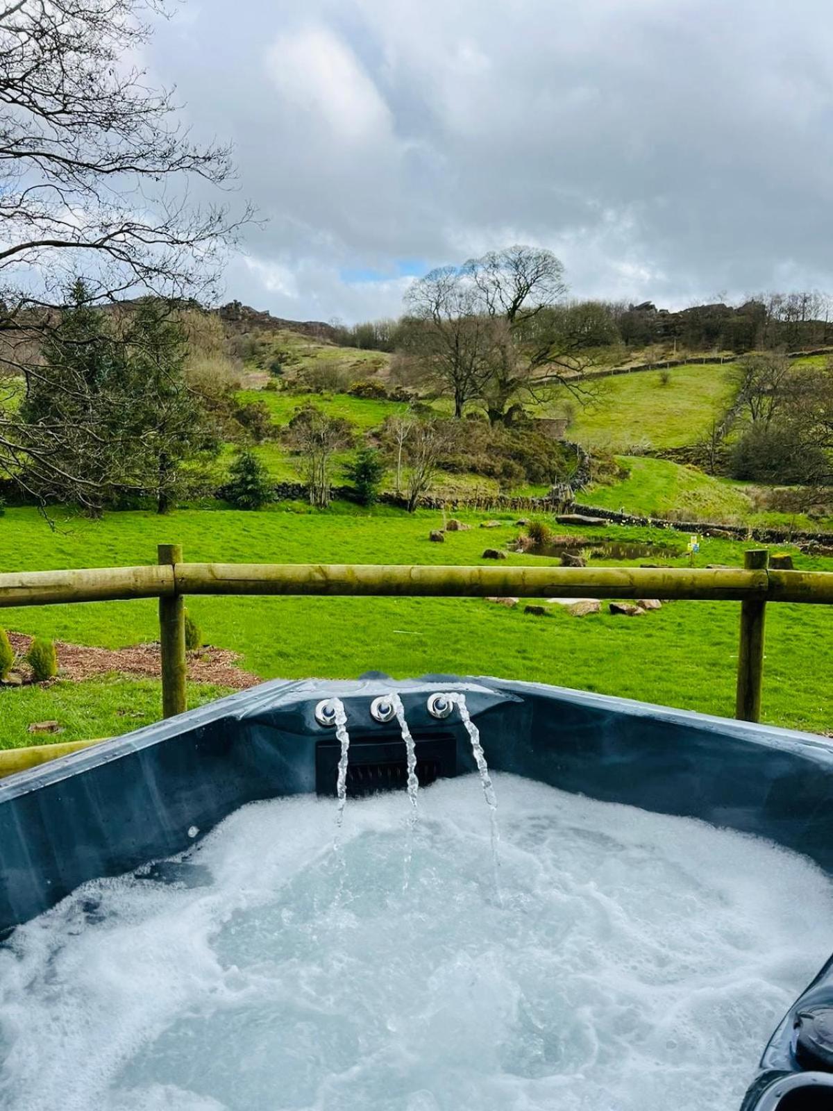 Lavender Retreat With Private Hot Tub Guest House Upper Hulme ภายนอก รูปภาพ