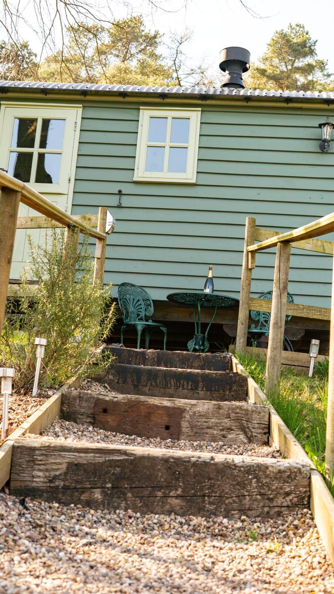 Lavender Retreat With Private Hot Tub Guest House Upper Hulme ภายนอก รูปภาพ