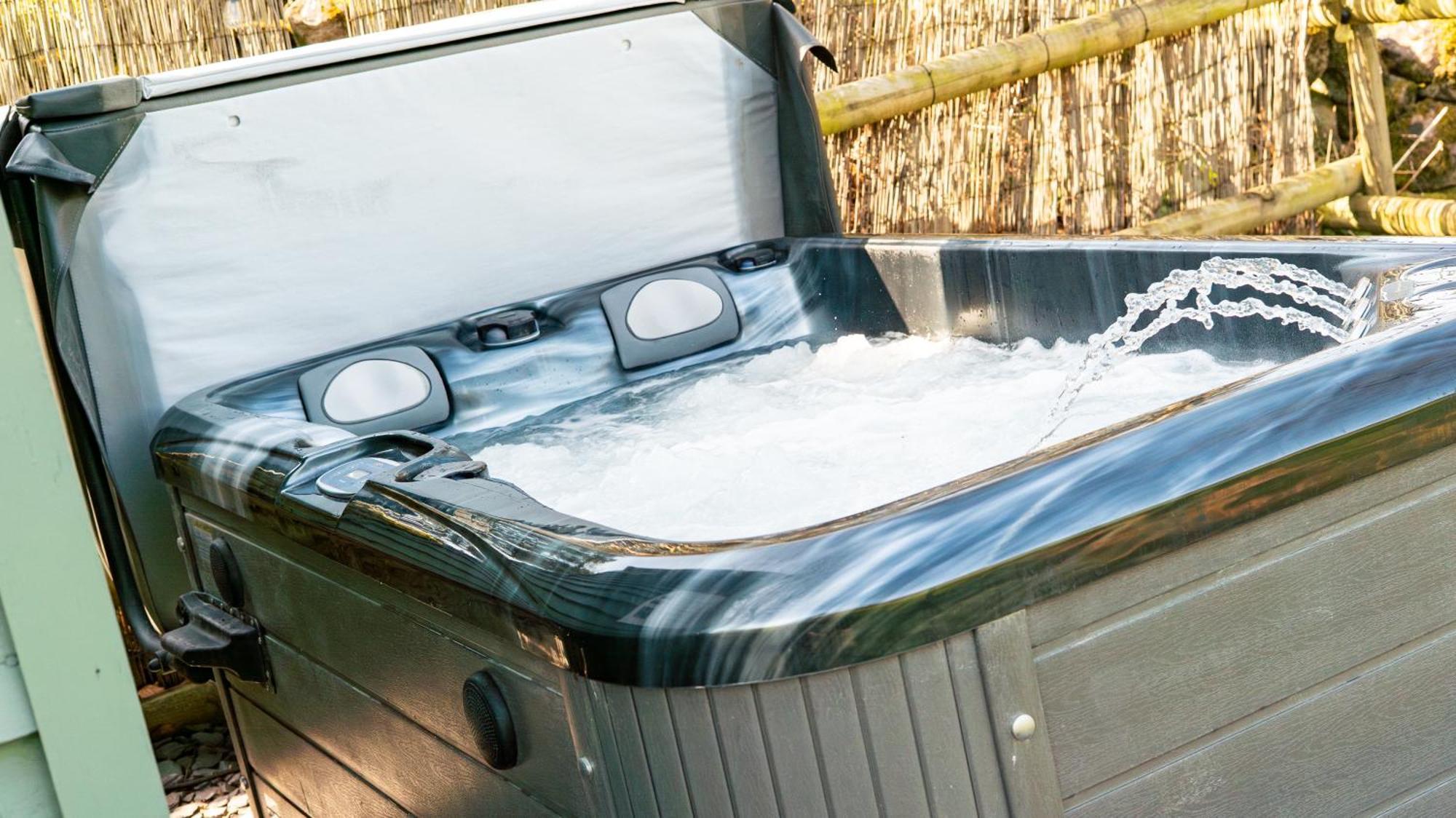 Lavender Retreat With Private Hot Tub Guest House Upper Hulme ภายนอก รูปภาพ